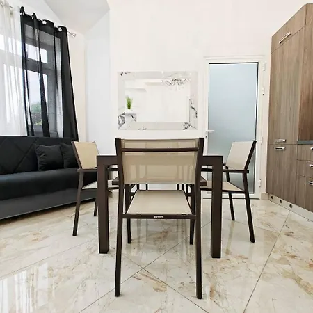 Apartment Travelers Nest *